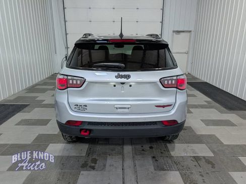 Used 2025 Jeep Compass Trailhawk AWD/4WD image 3