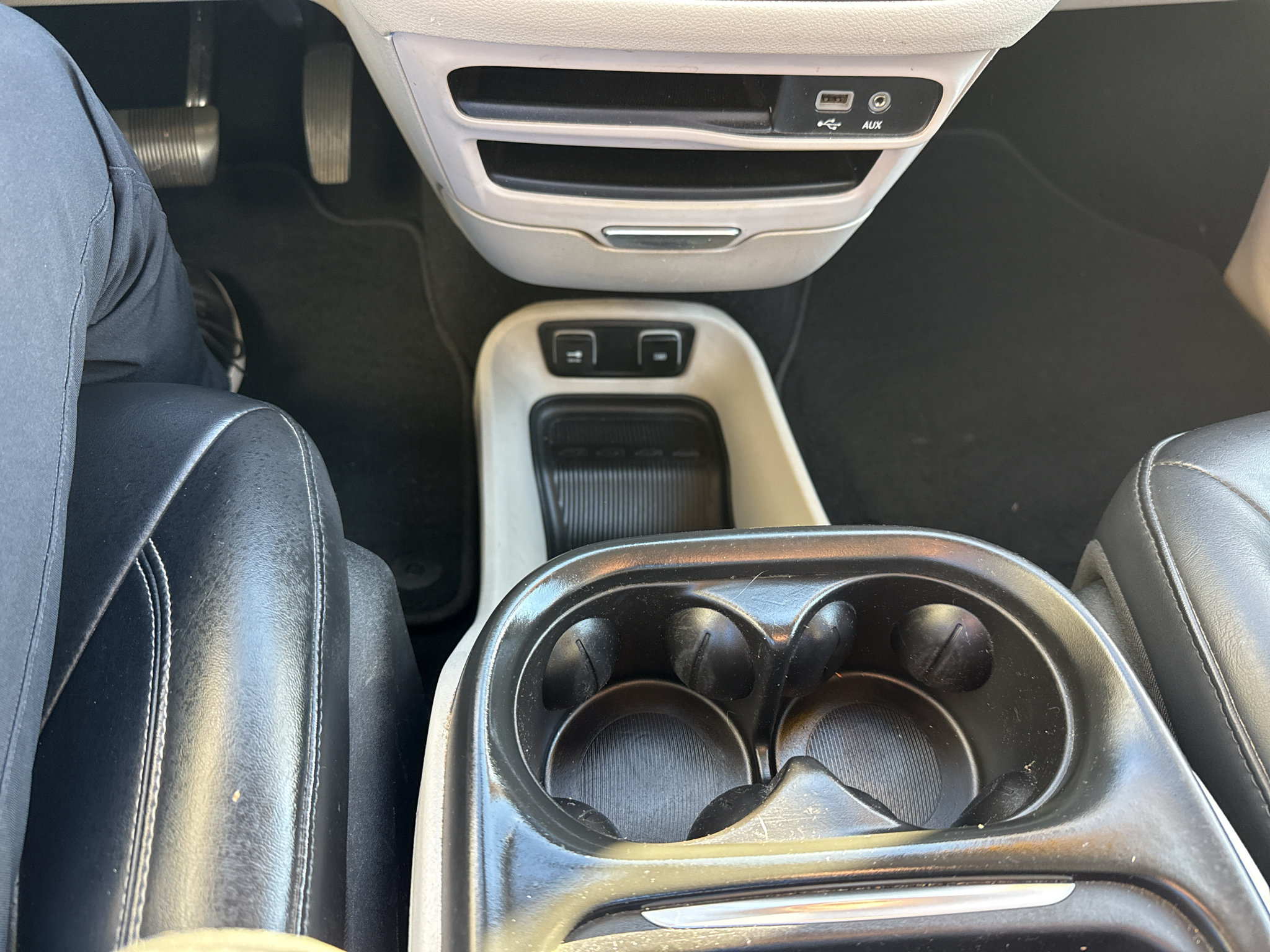 Used 2020 Chrysler Voyager Lxi FWD image 24