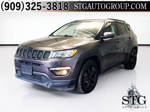 Used 2020 Jeep Compass Latitude image 1