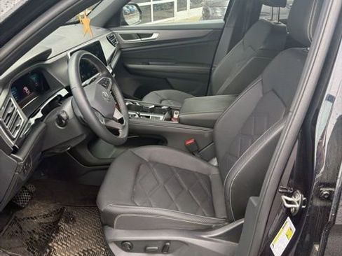 Used 2024 Volkswagen Atlas Cross Sport SE AWD/4WD image 11