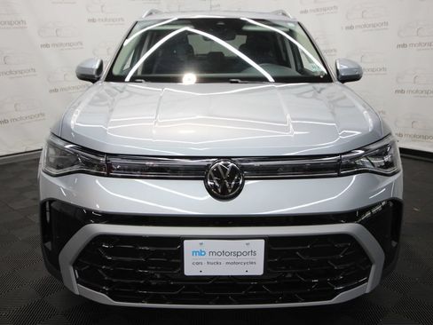 Used 2025 Volkswagen Taos SEL AWD/4WD image 14