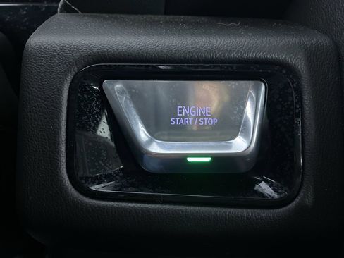 Certified 2025 GMC Yukon Denali image 9