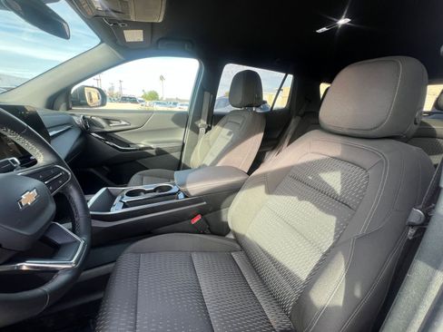 Used 2025 Chevrolet Equinox LT image 36