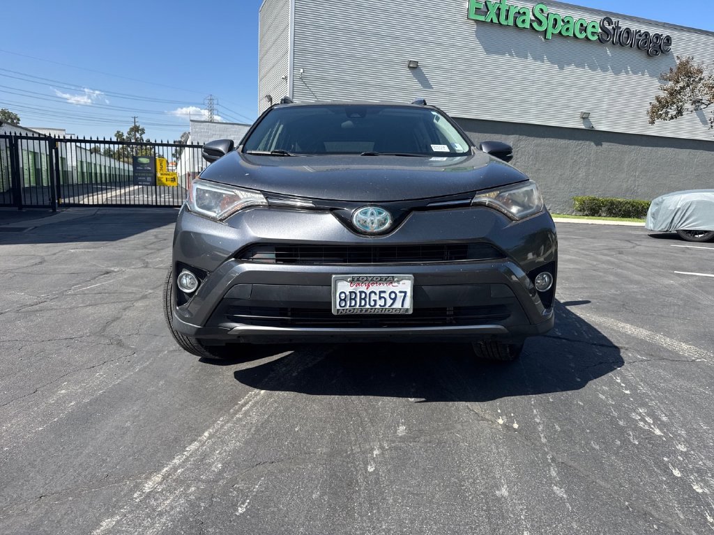 Used 2017 Toyota RAV4 XLE AWD/4WD image 8