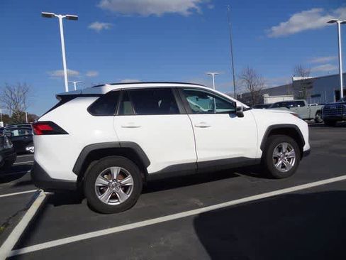 Used 2025 Toyota RAV4 XLE image 4