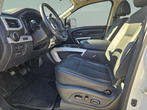 Used 2018 Nissan Titan PRO-4X image 13
