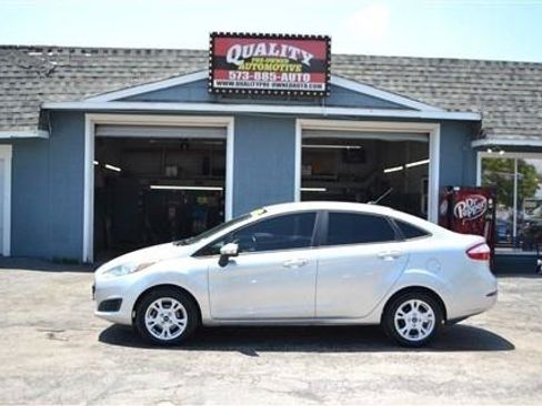 Used 2016 Ford Fiesta SE FWD image 1