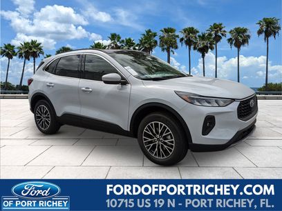 New 2025 Ford Escape SE w/ Class II Trailer Tow Package