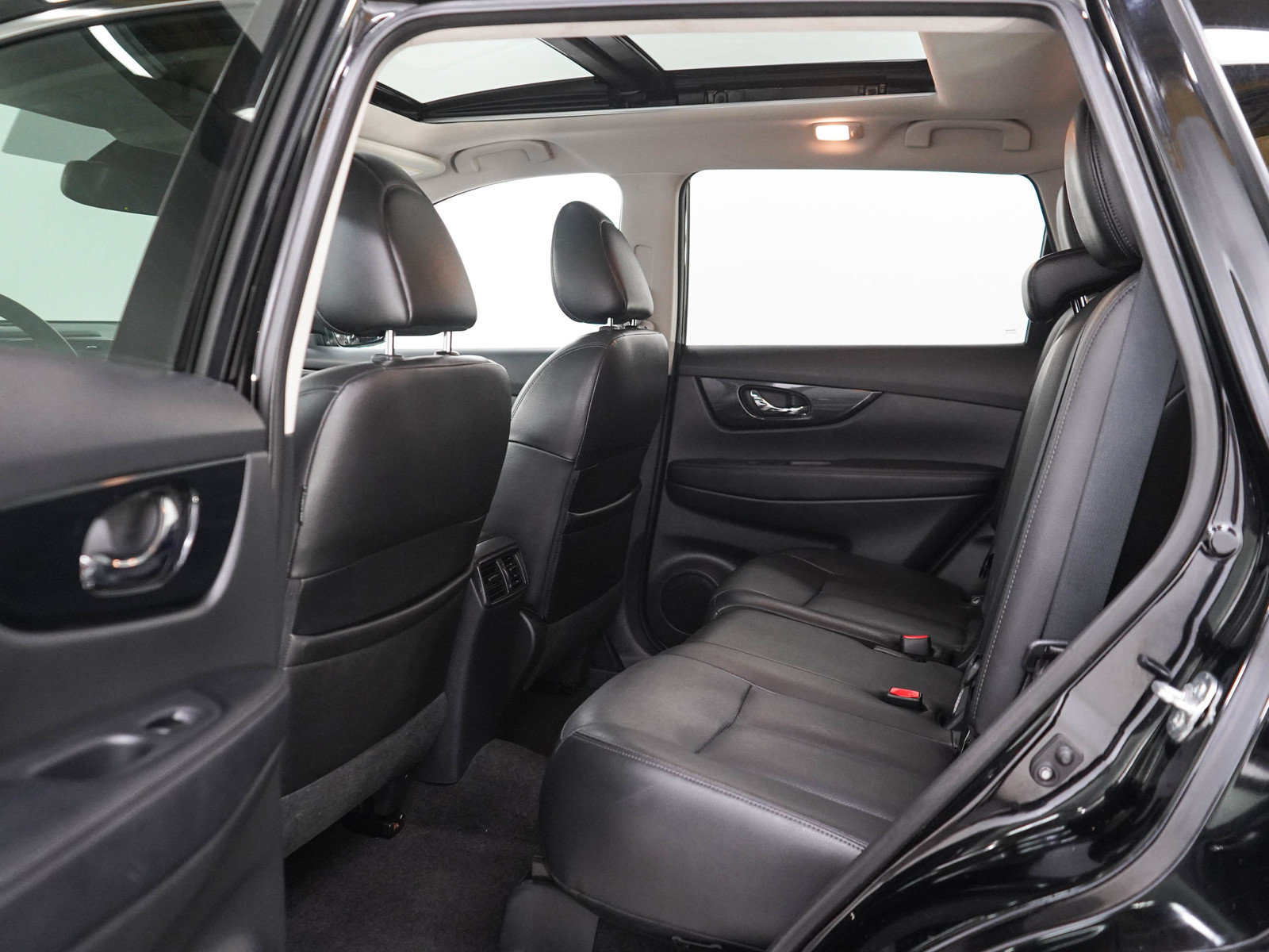 Used 2017 Nissan Rogue SL w/ SL Premium Package AWD/4WD image 19