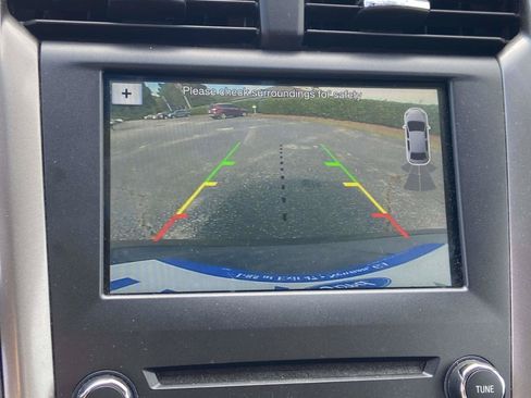 Used 2018 Ford Fusion SE w/ Fusion SE Technology Package FWD image 25