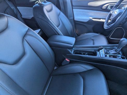 Used 2024 Jeep Compass Latitude image 10