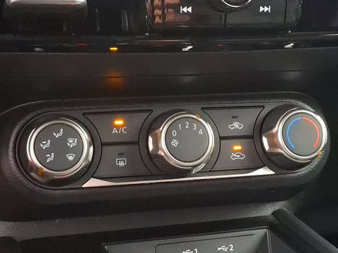 Used 2025 Nissan Kicks SV w/ Charging Package image 15