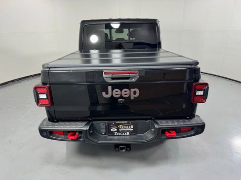 Used 2022 Jeep Gladiator Rubicon w/ Cold Weather Group AWD/4WD image 10