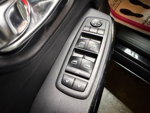 Used 2021 Jeep Cherokee Latitude Plus FWD image 13