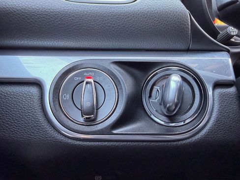 Used 2021 Porsche 718 Boxster RWD image 15