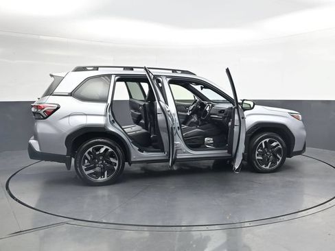 Used 2025 Subaru Forester Limited AWD/4WD image 40