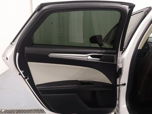 Used 2020 Ford Fusion SE w/ Equipment Group 151A image 11