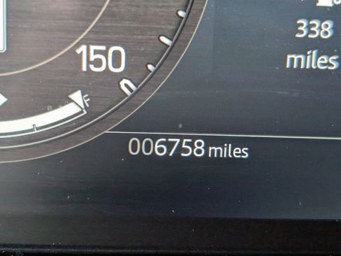 Used 2025 Land Rover Defender 110 S image 24