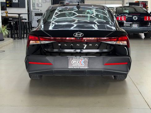 Used 2024 Hyundai Elantra SEL FWD image 3