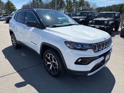 Used 2025 Jeep Compass Limited image 7