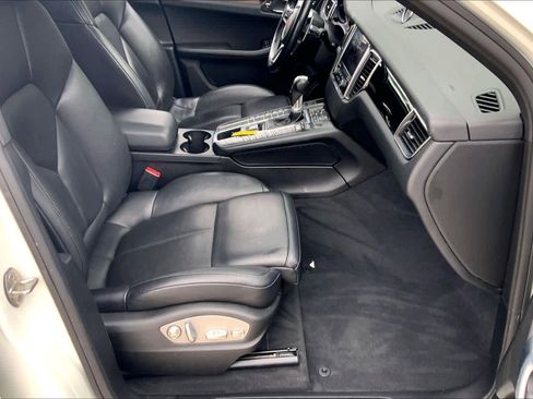 Used 2018 Porsche Macan AWD/4WD image 9