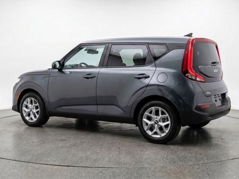 Used 2025 Kia Soul LX w/ LX Technology Package FWD image 6