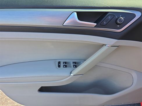 Used 2015 Volkswagen Golf TDI S image 17
