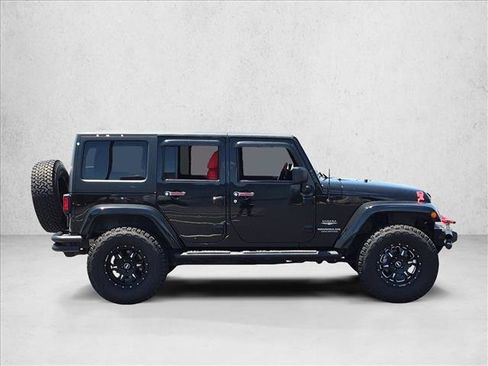 Used 2013 Jeep Wrangler Unlimited Sahara w/ Connectivity Group AWD/4WD image 4