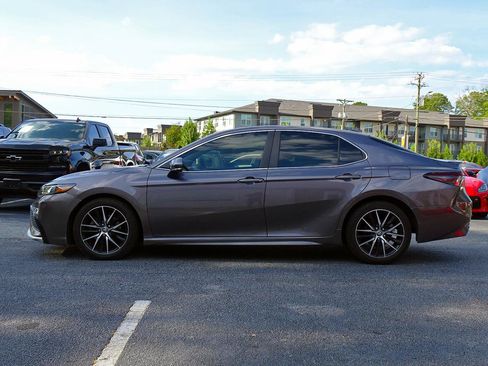 Used 2022 Toyota Camry SE w/ Cold Weather Package FWD image 5