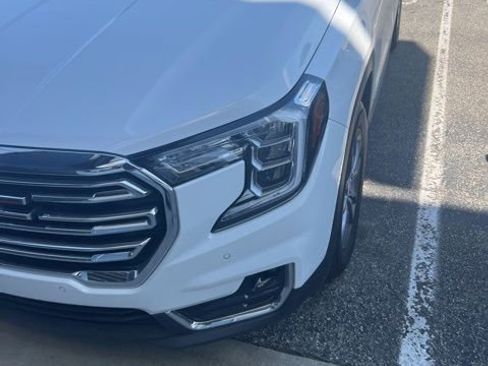 Used 2023 GMC Terrain SLT w/ Tech Package image 2