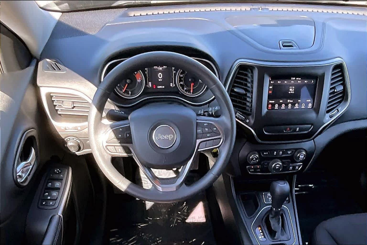 Used 2021 Jeep Cherokee Latitude FWD image 6