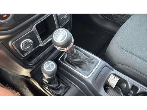 Used 2021 Jeep Gladiator Sport w/ Trailer Tow Package AWD/4WD image 18