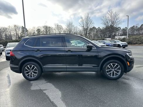 Used 2020 Volkswagen Tiguan SE w/ Panoramic Sunroof Package FWD image 6