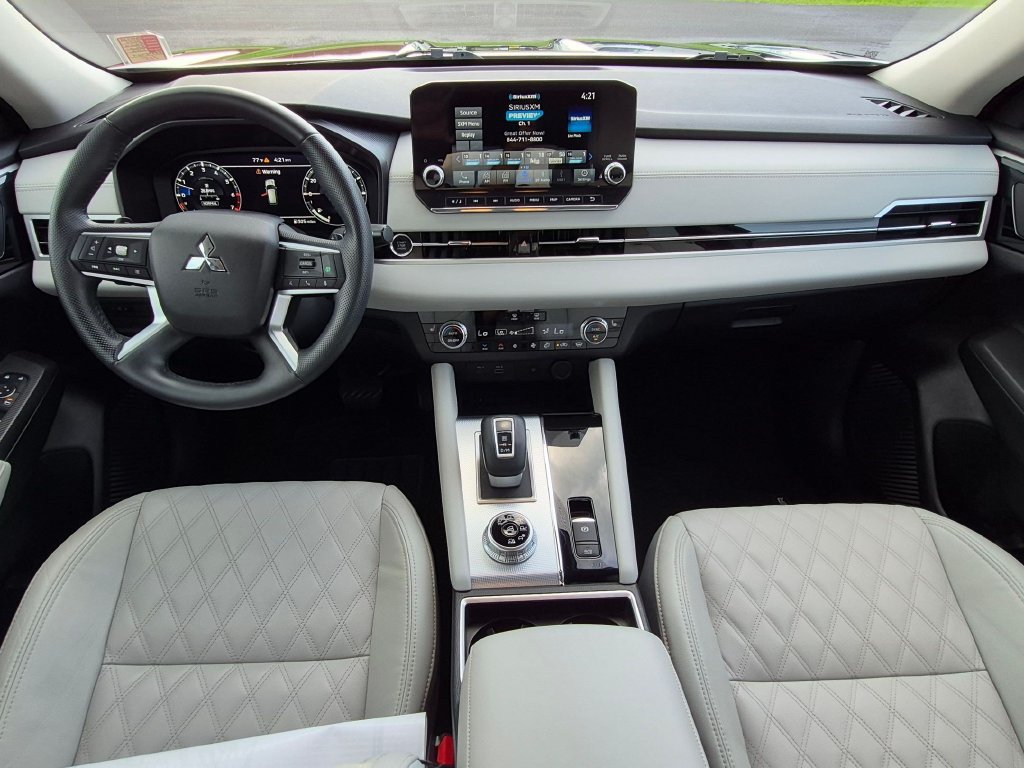 Used 2024 Mitsubishi Outlander SEL AWD/4WD image 21