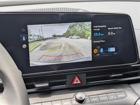 New 2025 Hyundai Elantra SEL image 12