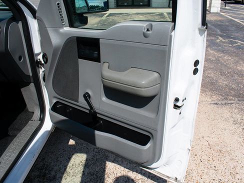 Used 2005 Ford F150 STX image 28