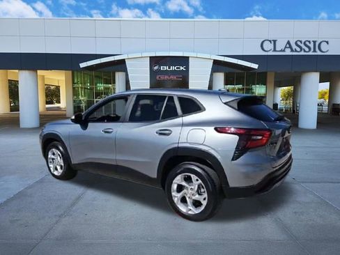 Used 2024 Chevrolet Trax LS w/ LS Convenience Package image 6