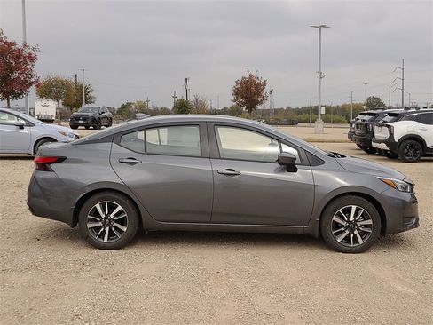 New 2025 Nissan Versa SV image 4