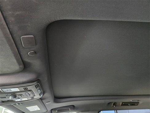 Used 2024 GMC Yukon XL Denali w/ Advanced Technology Package image 25