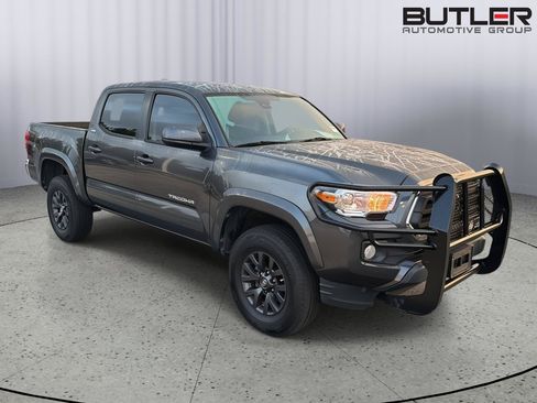 Used 2020 Toyota Tacoma SR5 RWD image 8
