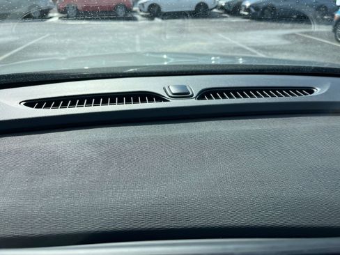 Used 2025 Buick Envista Sport Touring image 18