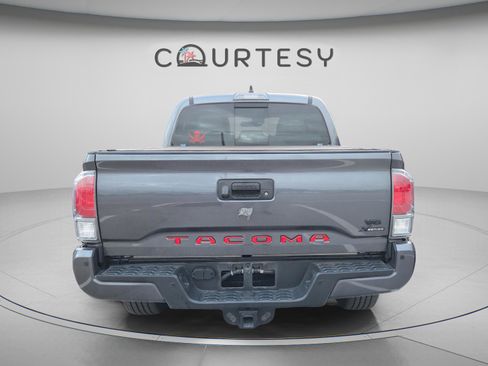 Used 2022 Toyota Tacoma TRD Sport w/ Technology Package image 2