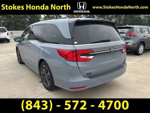 Used 2023 Honda Odyssey Elite image 2