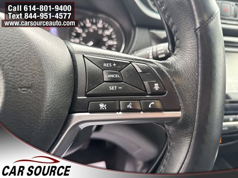 Used 2018 Nissan Rogue SV w/ Premium Package image 24