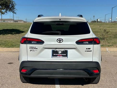 Used 2023 Toyota Corolla Cross XSE image 6