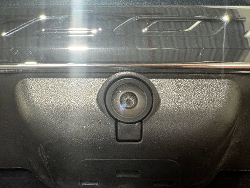 Used 2023 Ford Explorer XLT AWD/4WD image 29