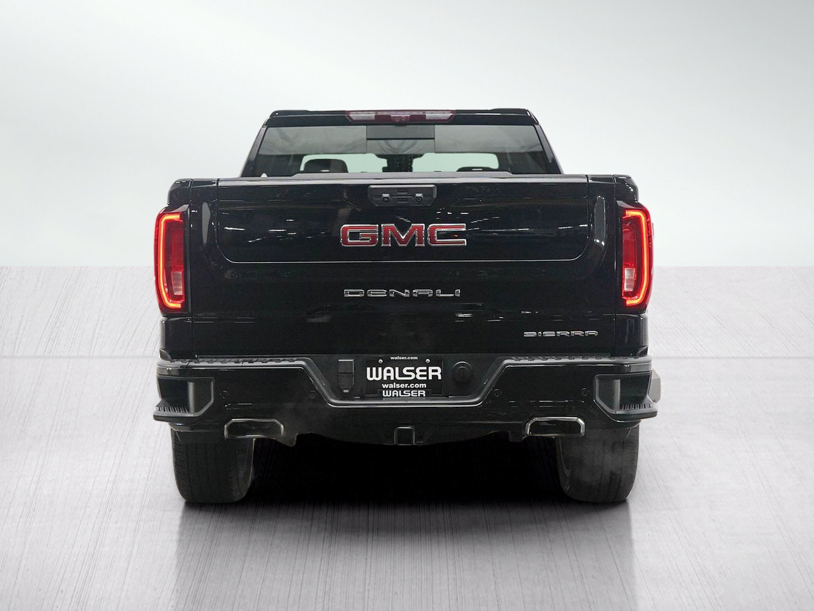Used 2023 GMC Sierra 1500 Denali w/ Technology Package AWD/4WD image 4