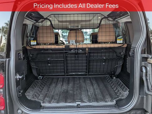 Used 2025 Land Rover Defender 110 X-Dynamic SE AWD/4WD image 13