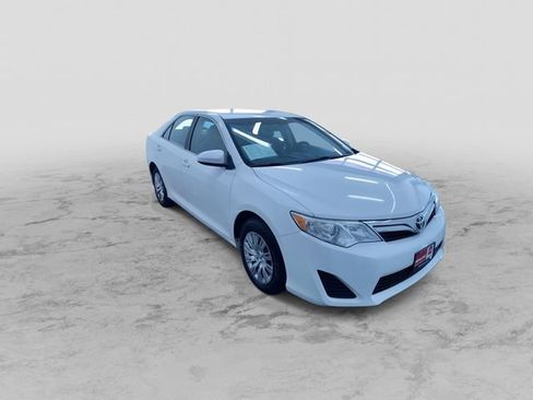 Used 2014 Toyota Camry LE image 3