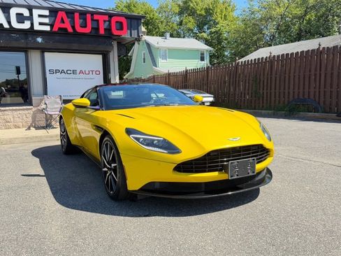 Used 2020 Aston Martin DB11 Coupe RWD image 4